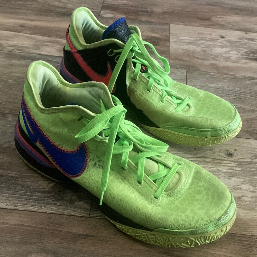 Nike LBJ Neon Men’s Basketball Shoes Size 15
